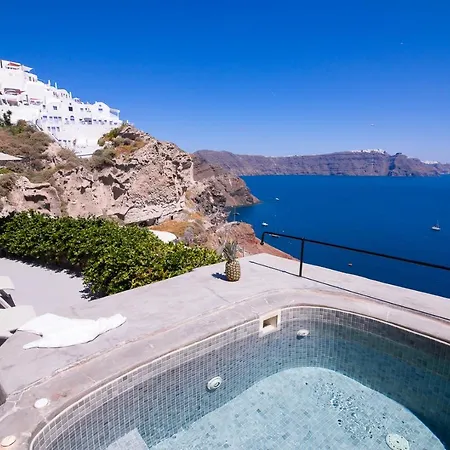 Pezoules Of 4* Oia (Santorini)