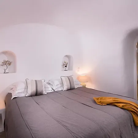 Pezoules Of Oia (Santorini)