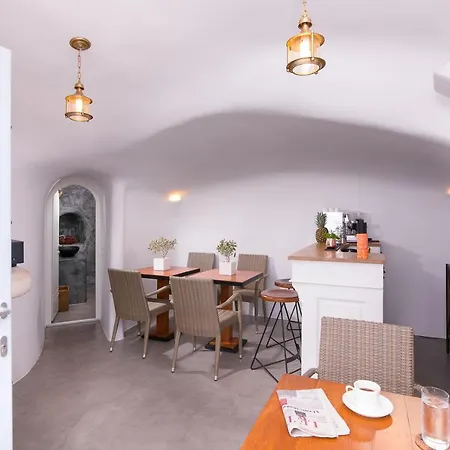 Pezoules Of 4* Oia (Santorini)