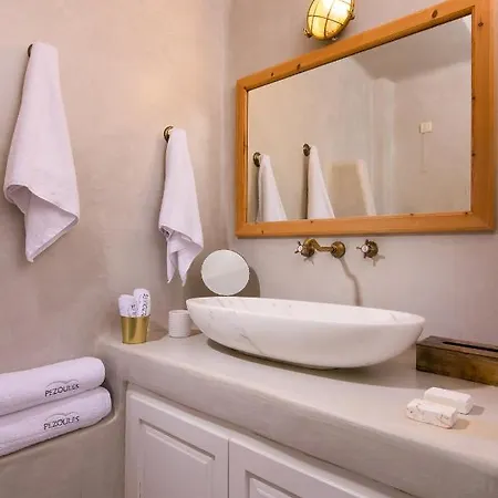 Pezoules Of 4* Oia (Santorini)